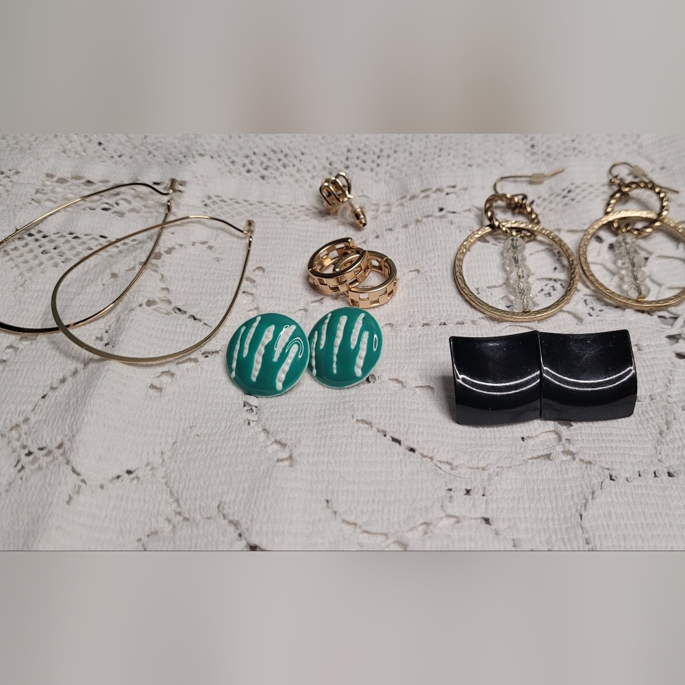 6 sets of earrings